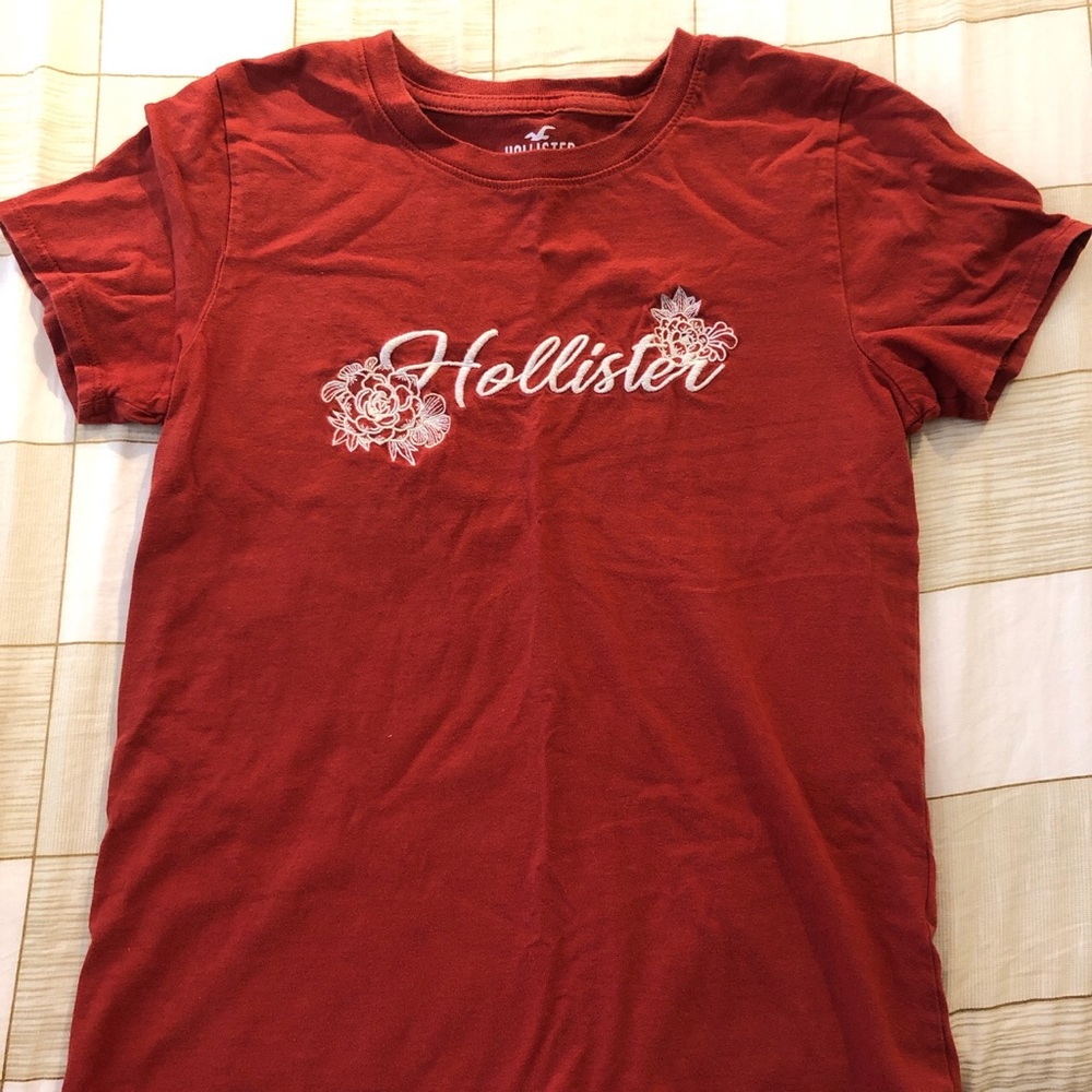 Burnt orange hollister tee